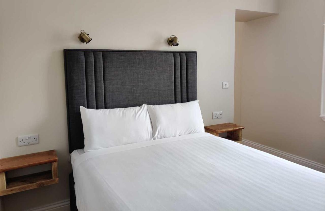 Number 53 Hotel Голуей Екстериор снимка