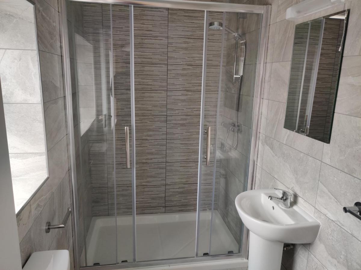 Number 53 Hotel Голуей Екстериор снимка