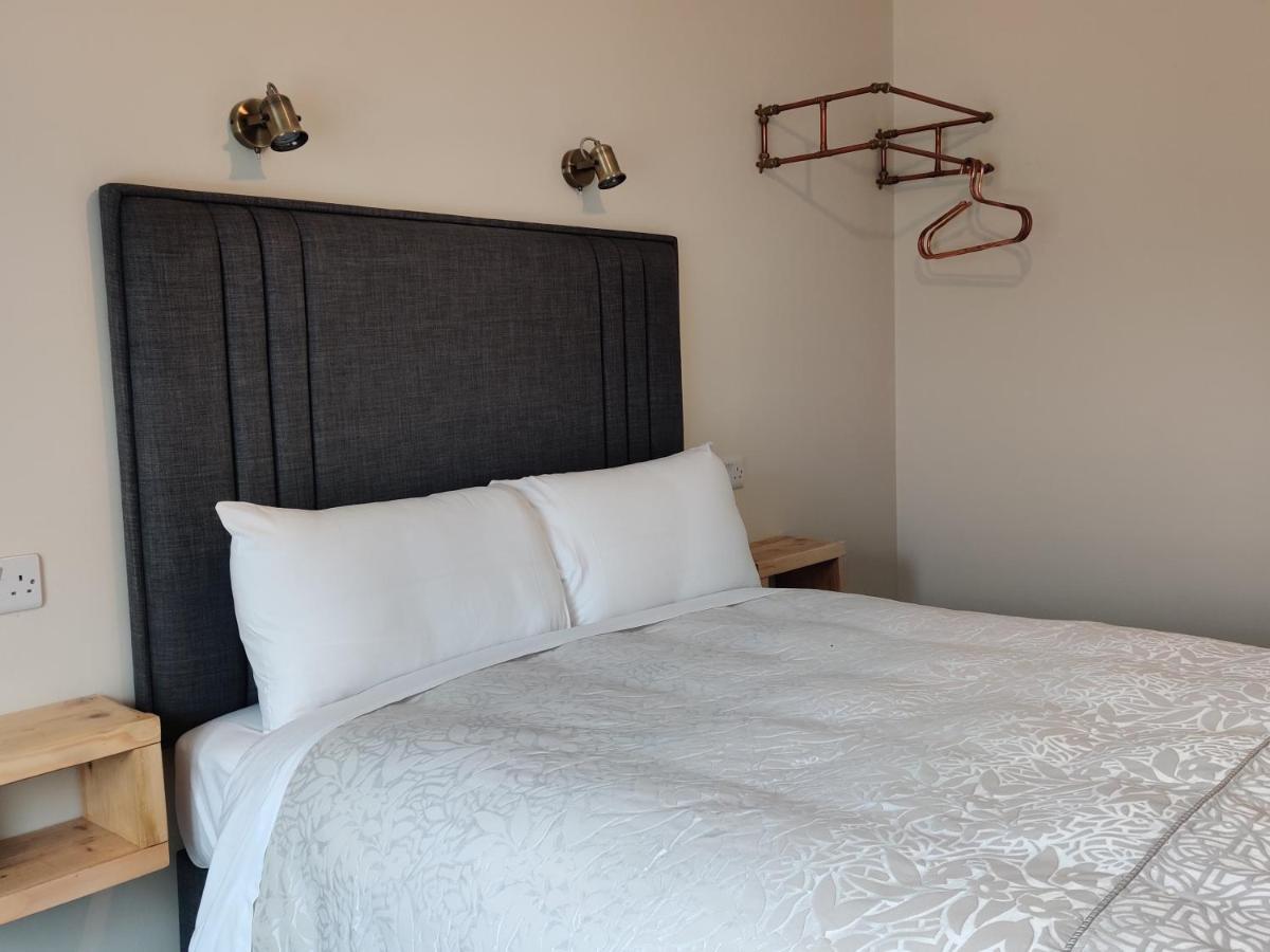Number 53 Hotel Голуей Екстериор снимка